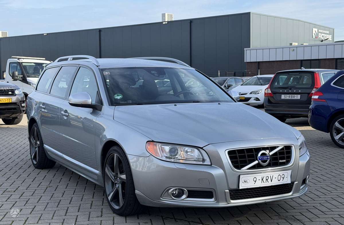Volvo V70 2013 — interior