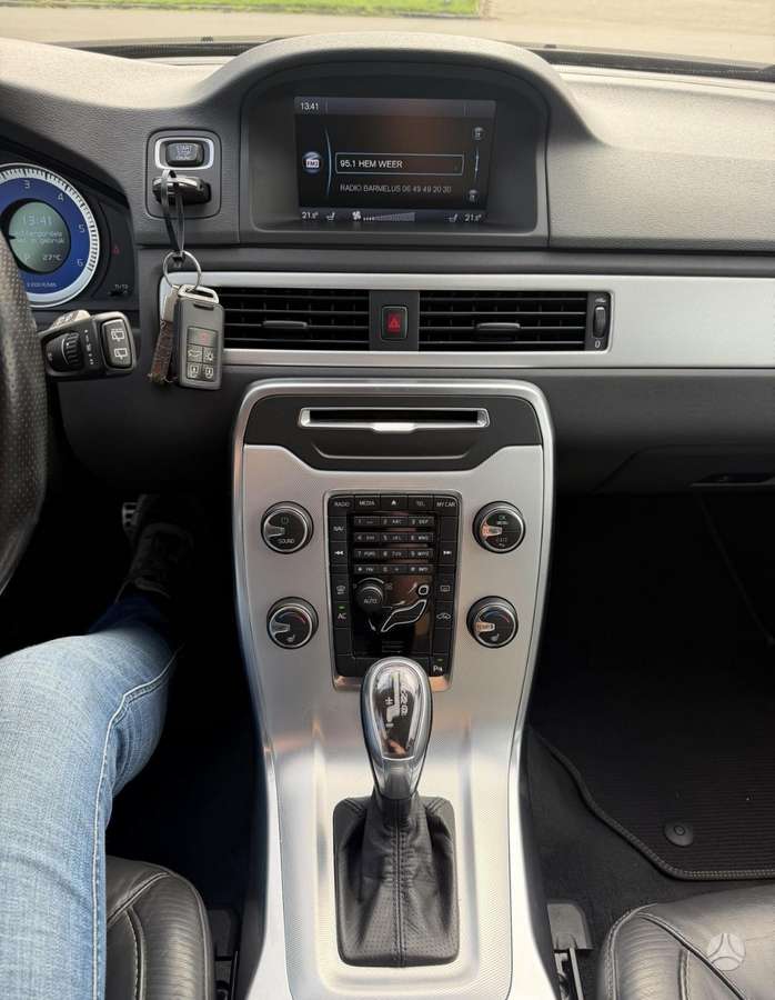 Volvo V70 2013 — photo 9