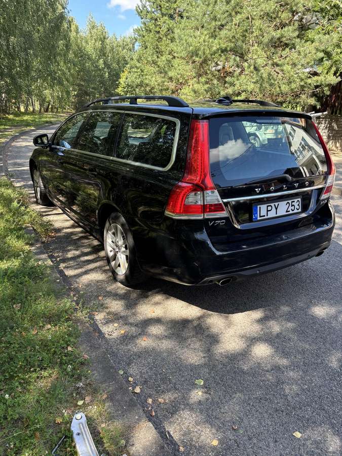 Volvo V70 2015 — interior