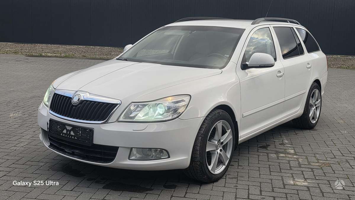 Skoda Octavia 2010 — interior