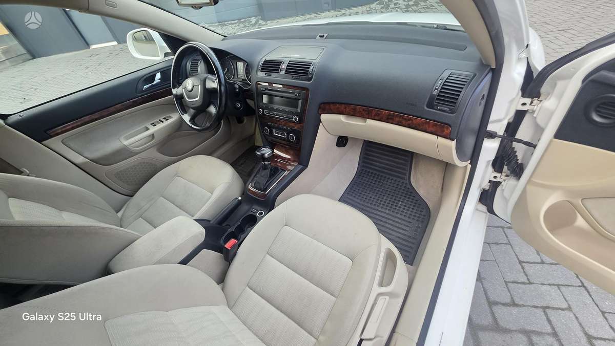 Skoda Octavia 2010 — engine 1600 cm³, 105 HP (77kW)