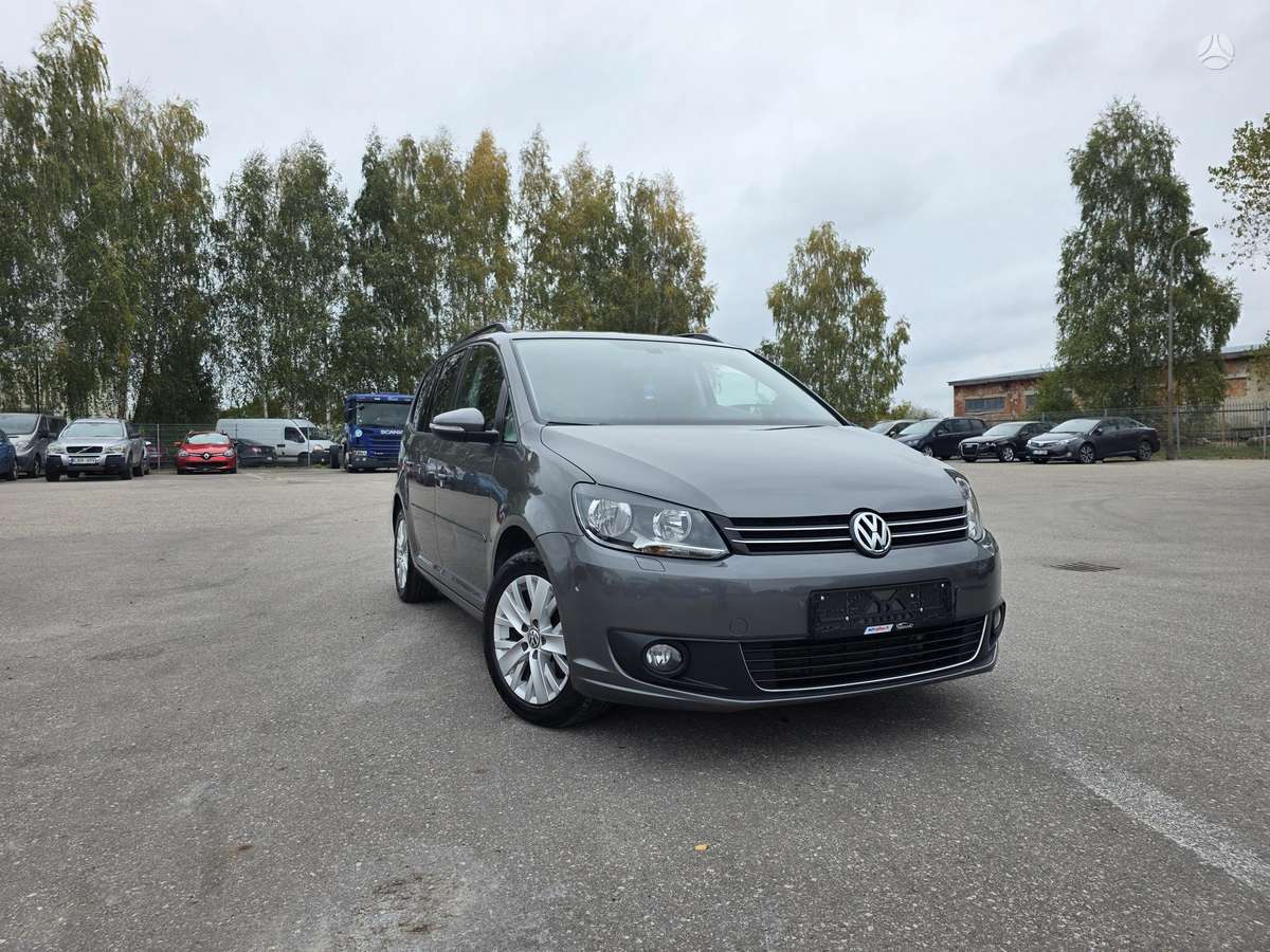 Volkswagen Touran 2014 — rear view