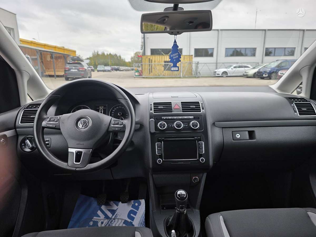 Volkswagen Touran 2014 — engine 1598 cm³, 105 HP (77kW)