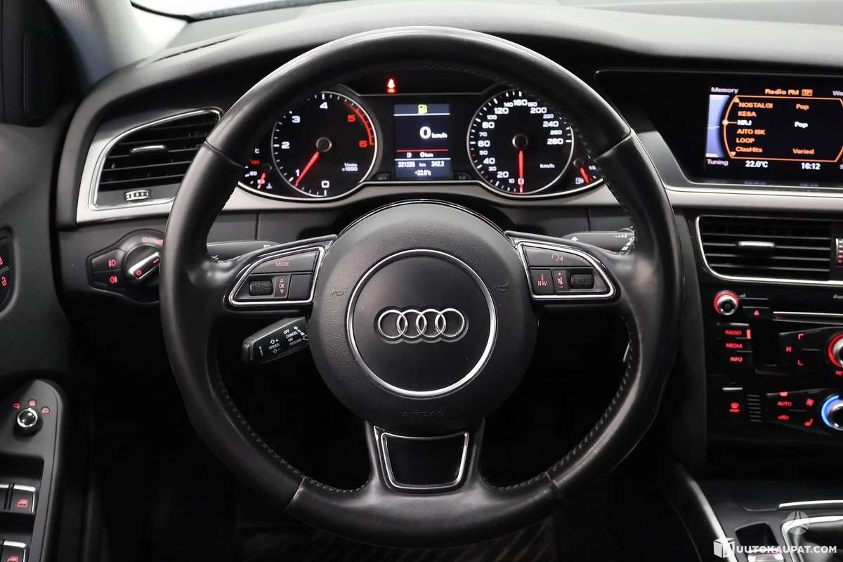 Audi A4 2013 — photo 21