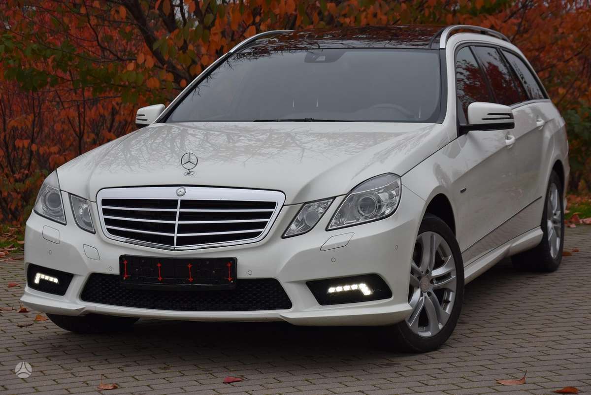 Mercedes-Benz E350 2011 — салон