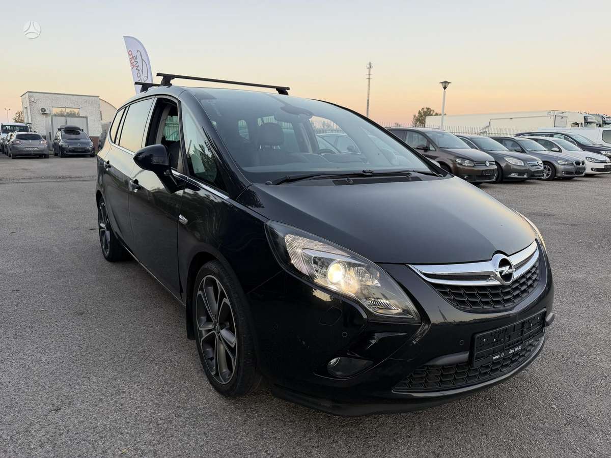 Opel Zafira 2012 — салон