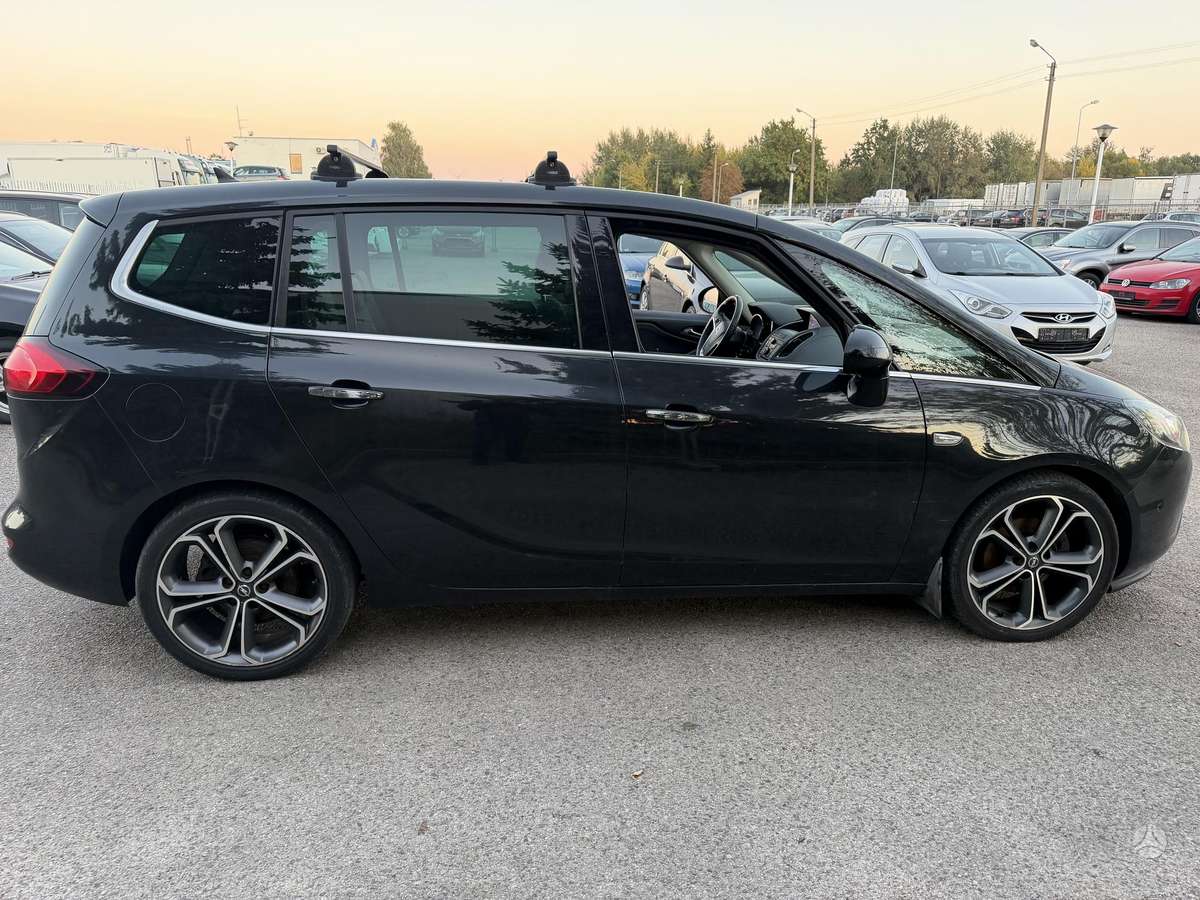 Opel Zafira 2012 — двигун 1362 cm³, 140 HP (103kW)