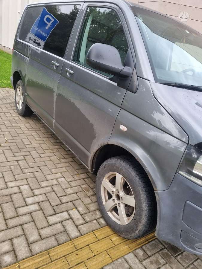 Volkswagen Transporter 2011 — rear view