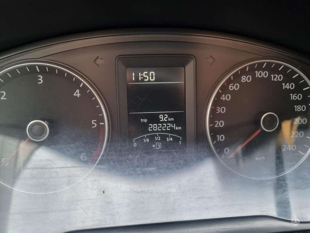 Volkswagen Transporter 2011 — photo 8