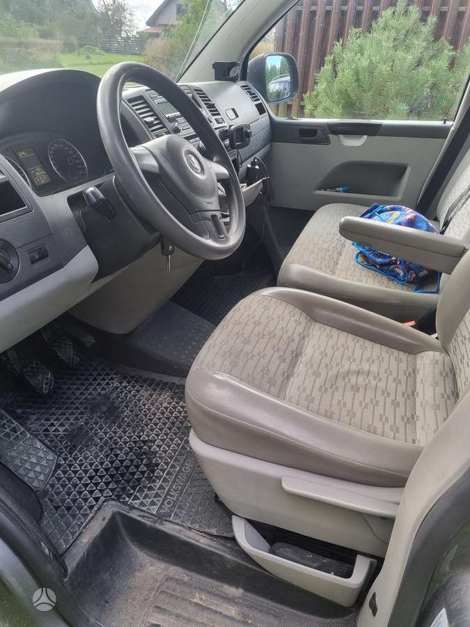 Volkswagen Transporter 2011 — photo 9