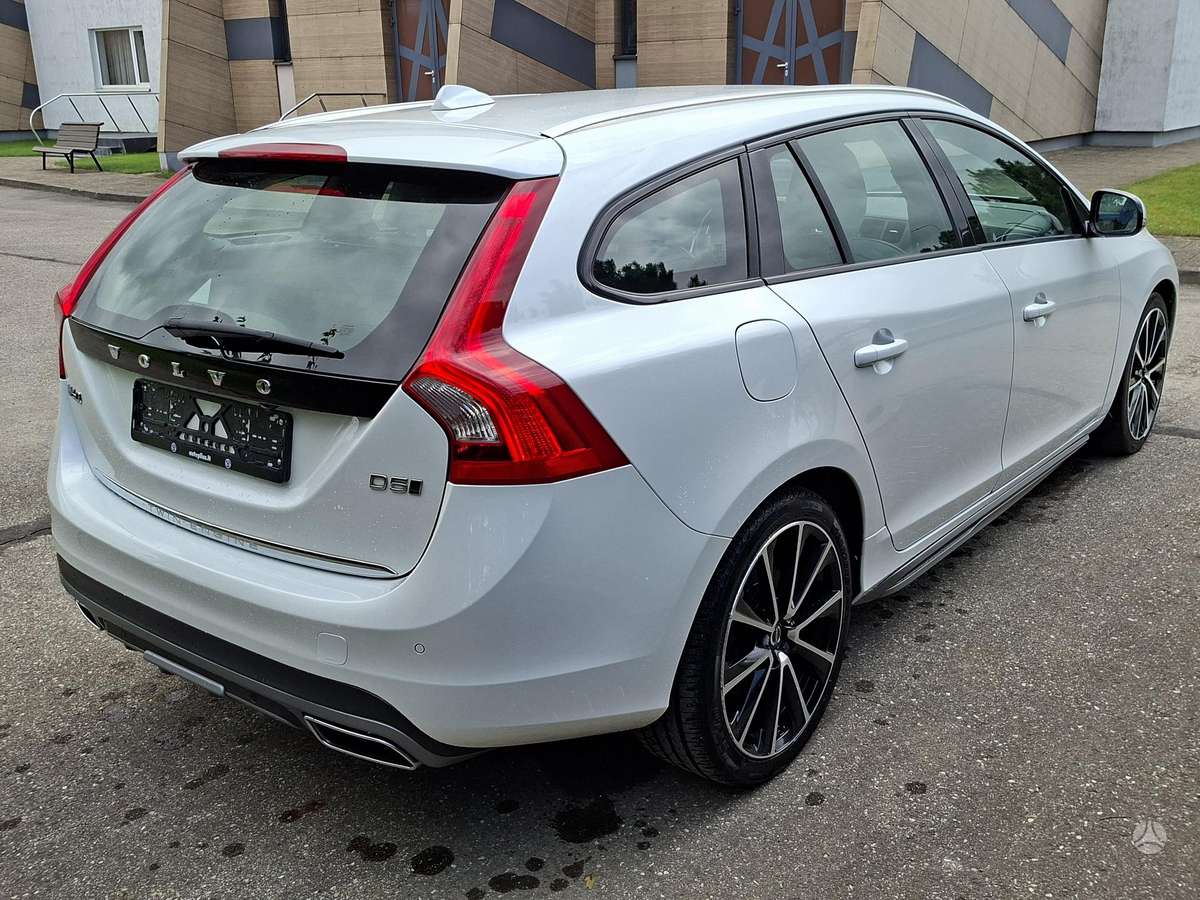 Volvo V60 2015 — салон