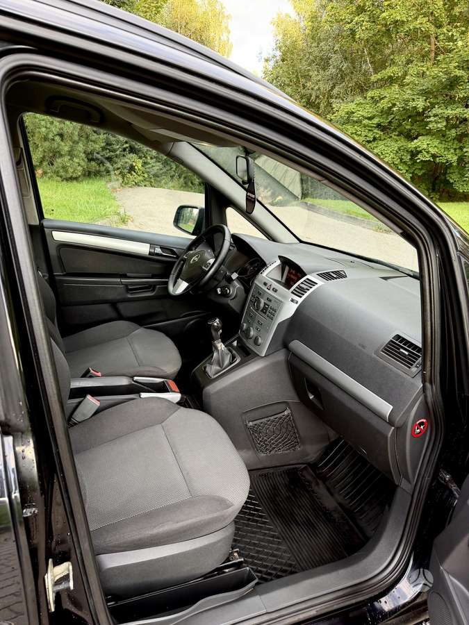 Opel Zafira 2010 — photo 8