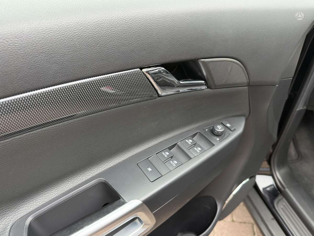 Opel Antara 2010 — photo 16