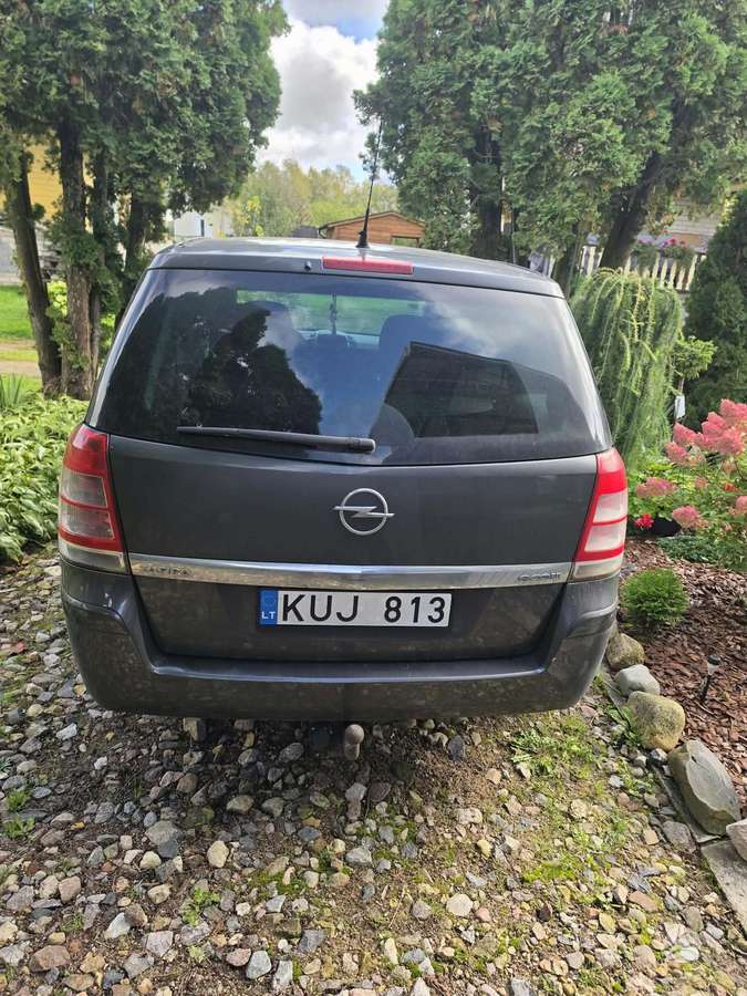 Opel Zafira 2011 — салон