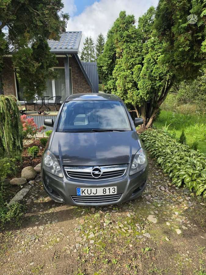 Opel Zafira 2011 — двигун 1686 cm³, 110 HP (81kW)
