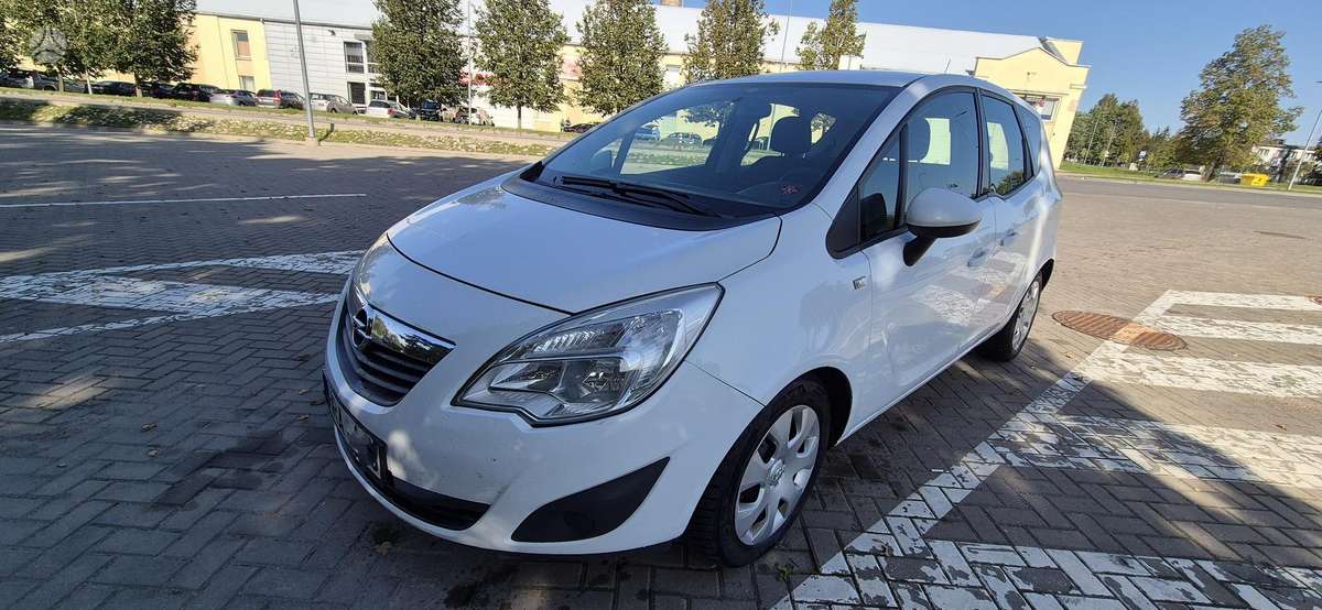 Opel Meriva 2010 — rear view