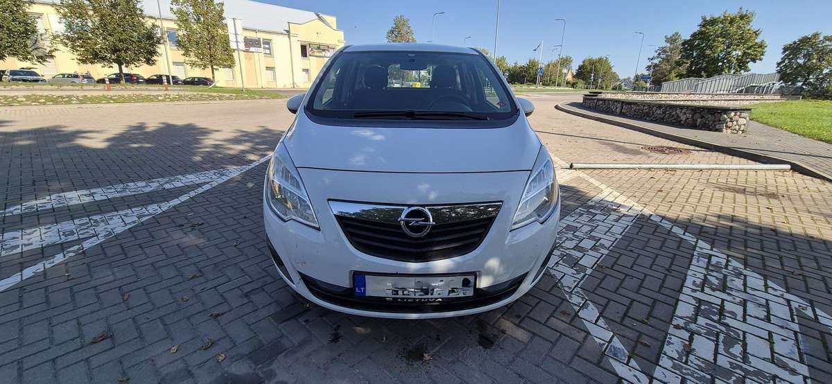 Opel Meriva 2010 — interior