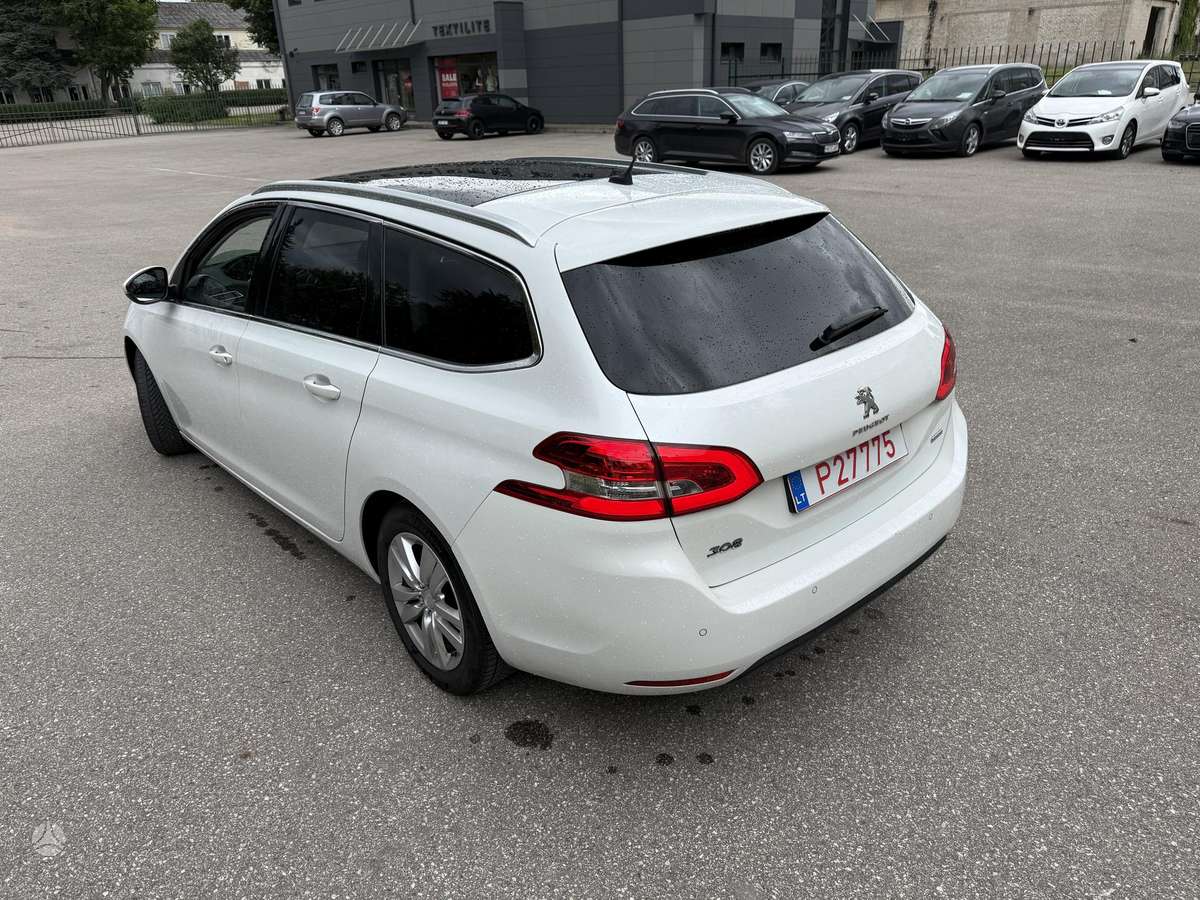 Peugeot 308 2015 — interior