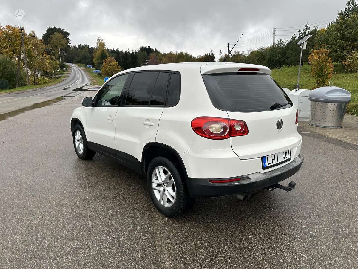 Volkswagen Tiguan 2010 — вигляд ззаду