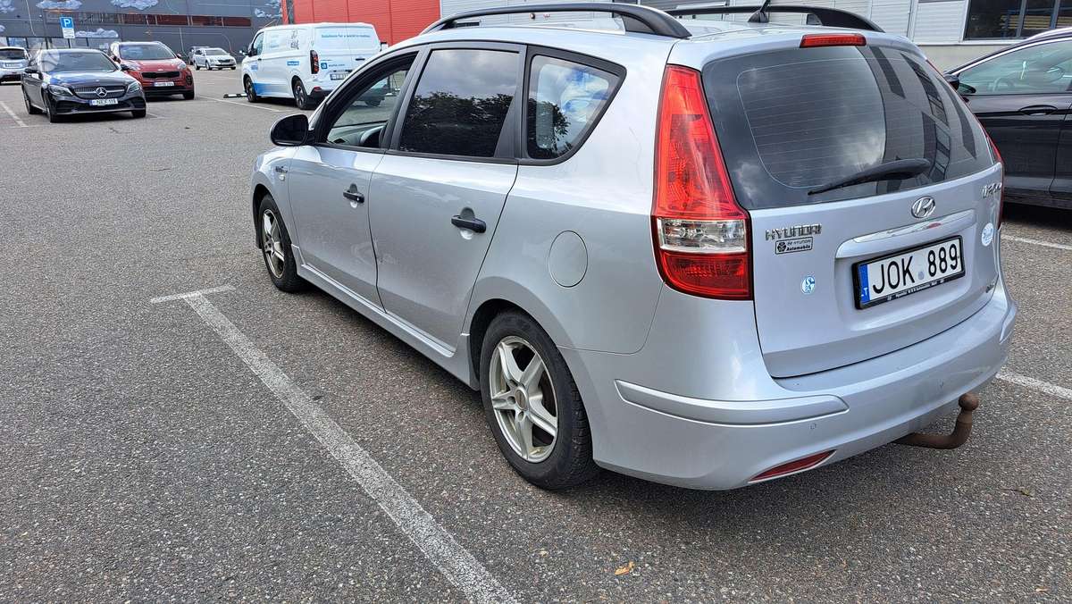 Hyundai i30 2010 — rear view