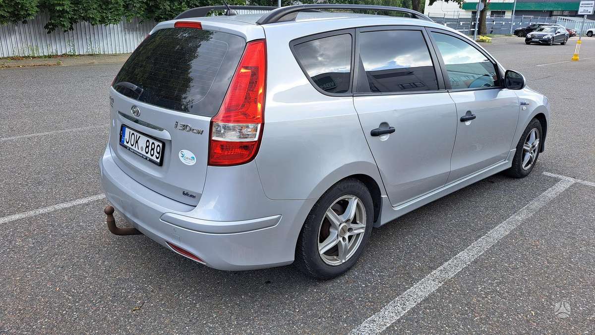 Hyundai i30 2010 — interior