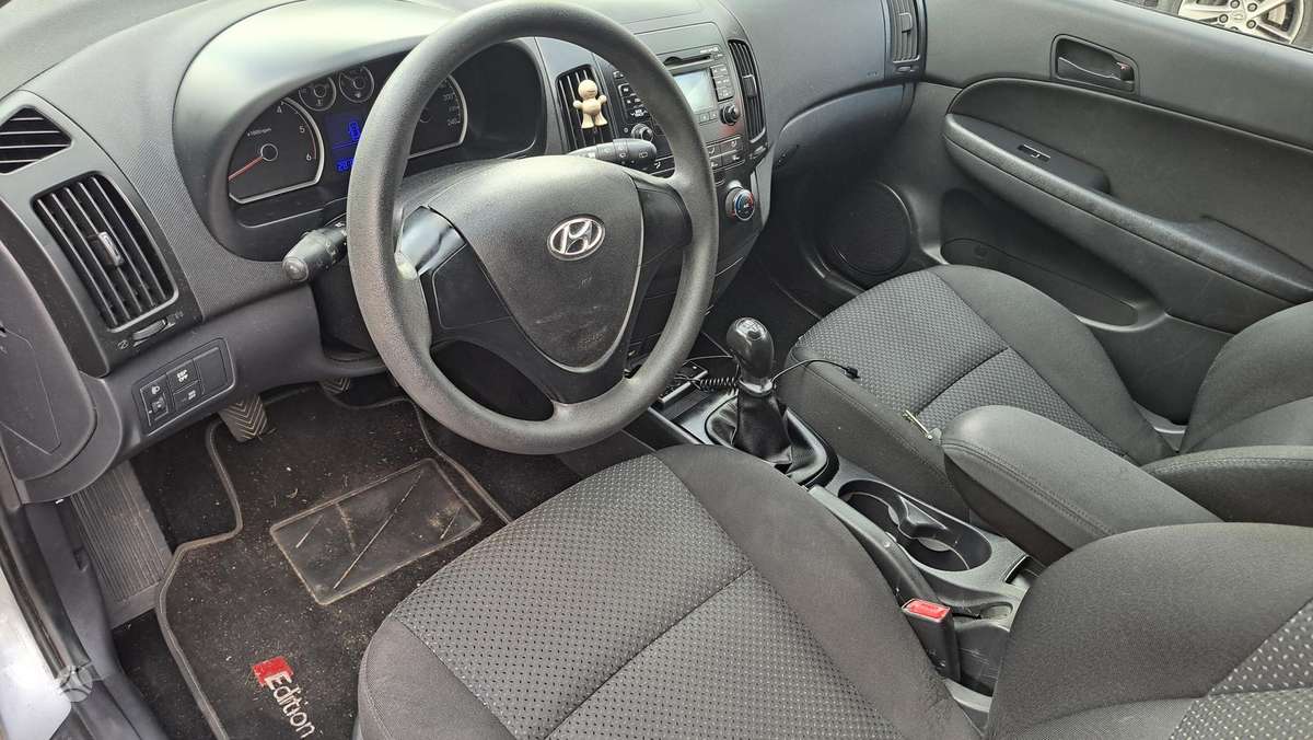 Hyundai i30 2010 — photo 6