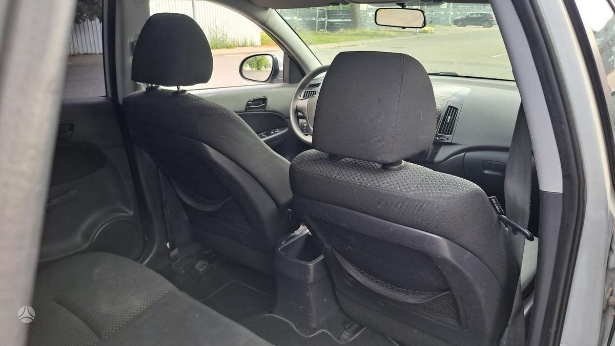 Hyundai i30 2010 — photo 9