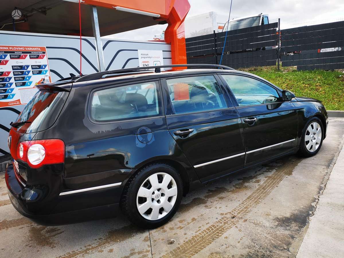 Volkswagen Passat 2009 — вигляд ззаду