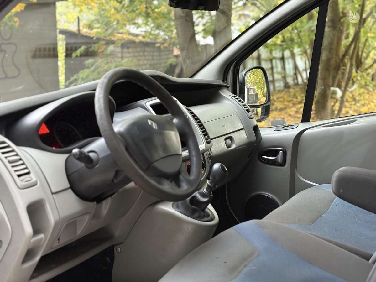 Renault Trafic 2013 — фото 12