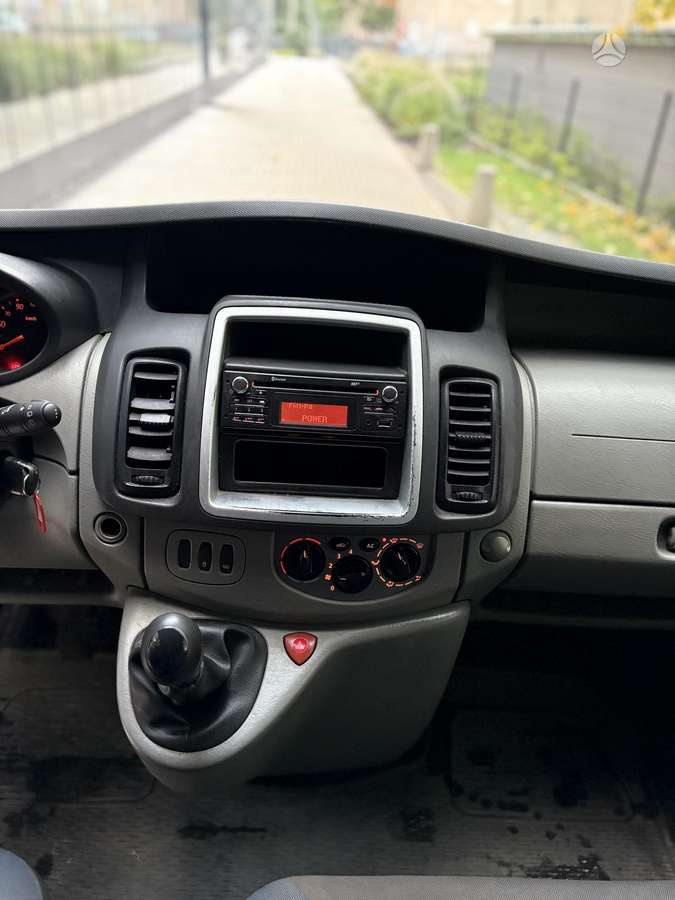 Renault Trafic 2013 — фото 14