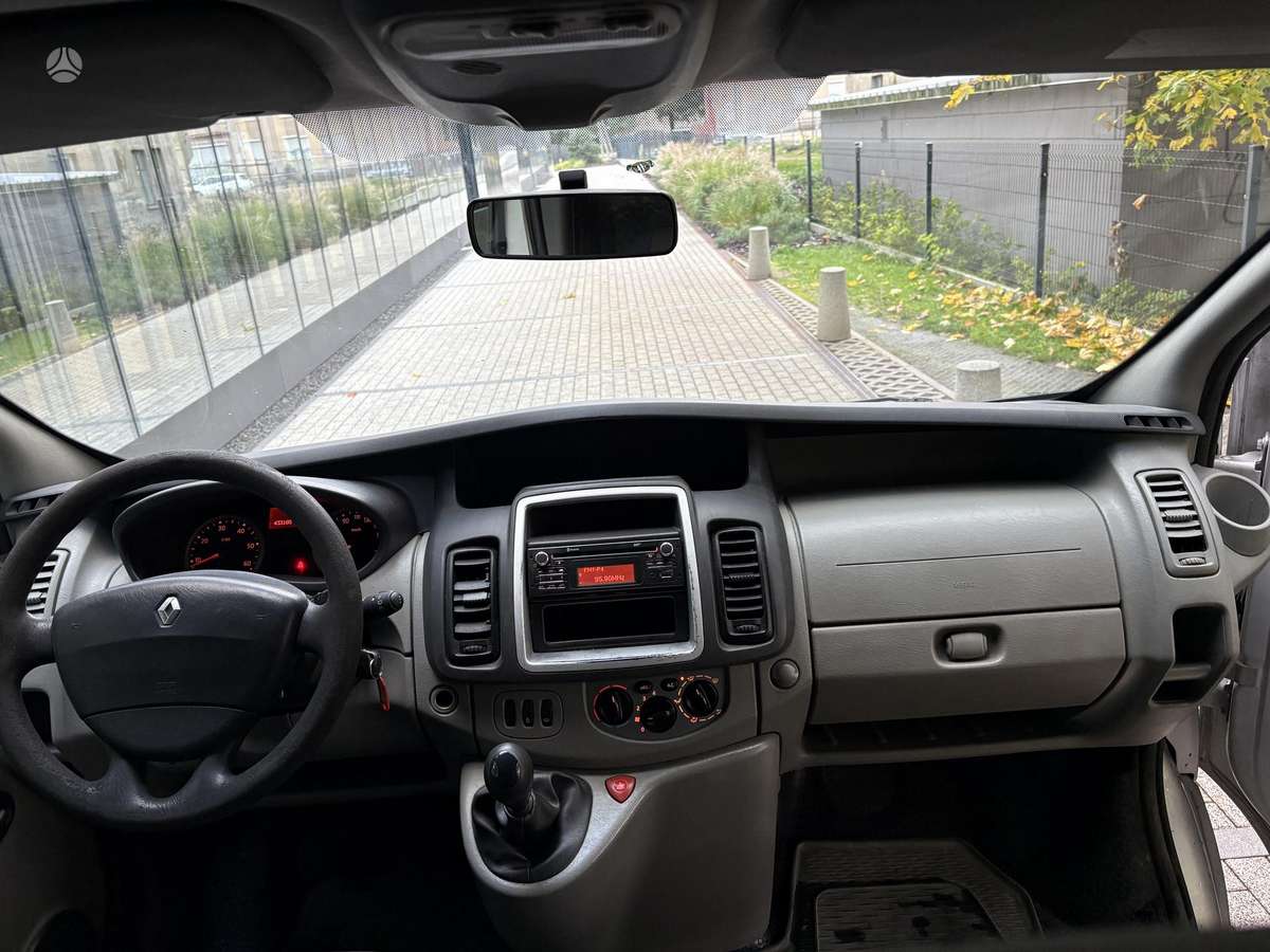 Renault Trafic 2013 — фото 15
