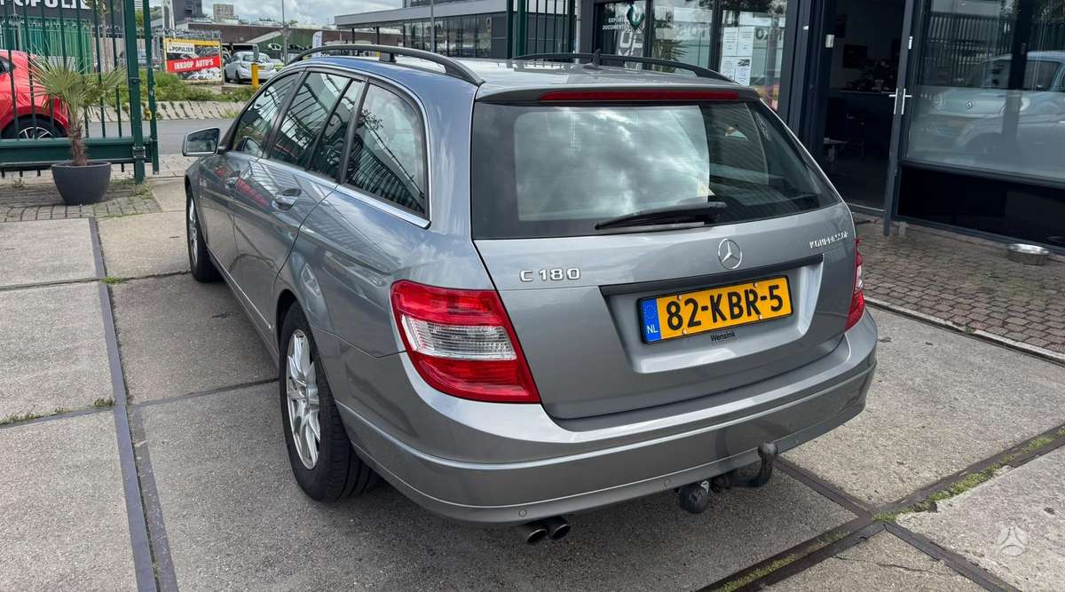 Mercedes-Benz C180 2009 — вигляд ззаду