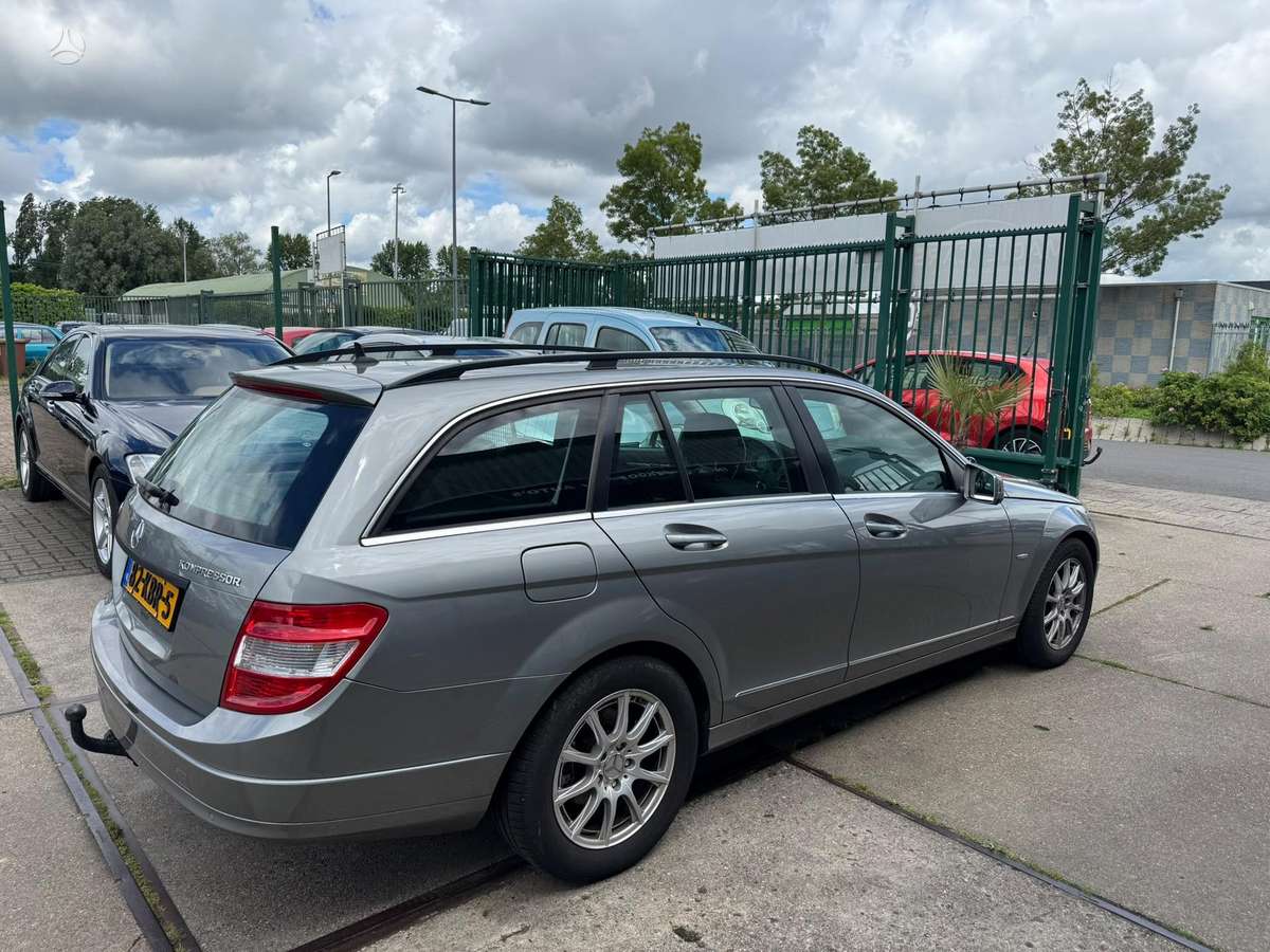 Mercedes-Benz C180 2009 — двигун 1800 cm³, 184 HP (135kW)