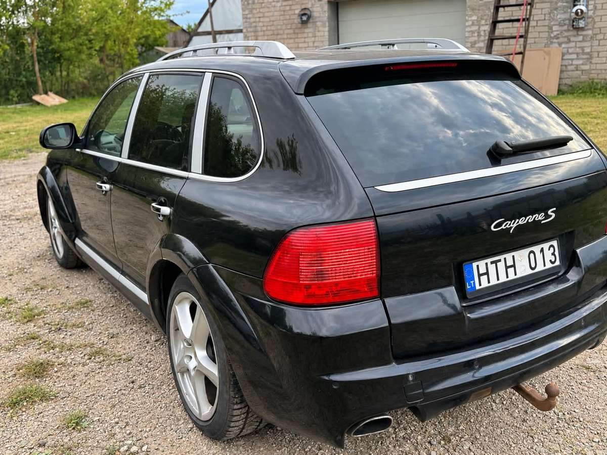 Porsche Cayenne 2004 — engine 4511 cm³, 340 HP (250kW)
