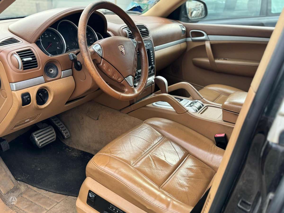 Porsche Cayenne 2004 — photo 6