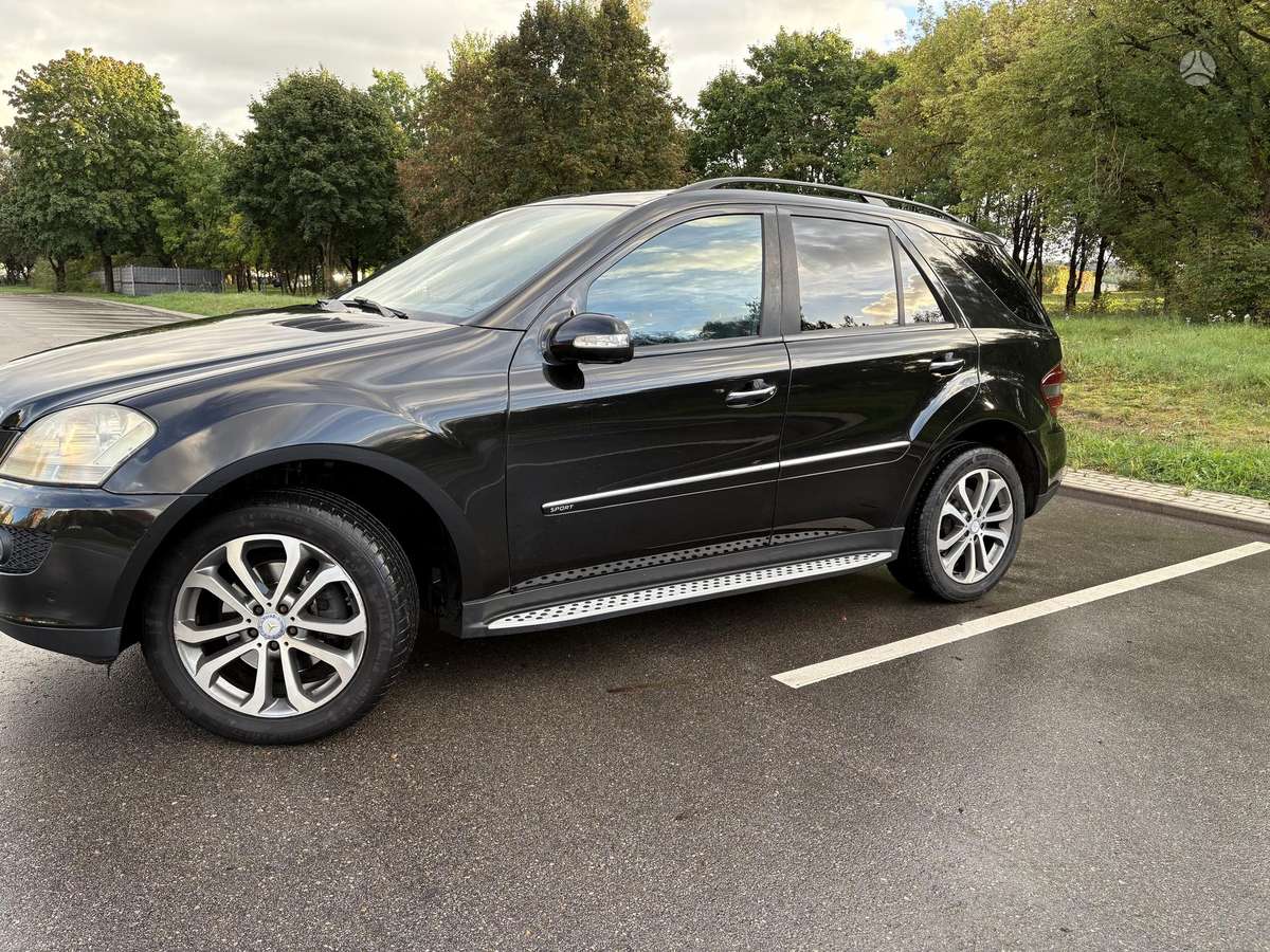 Mercedes-Benz ML320 2008 — rear view