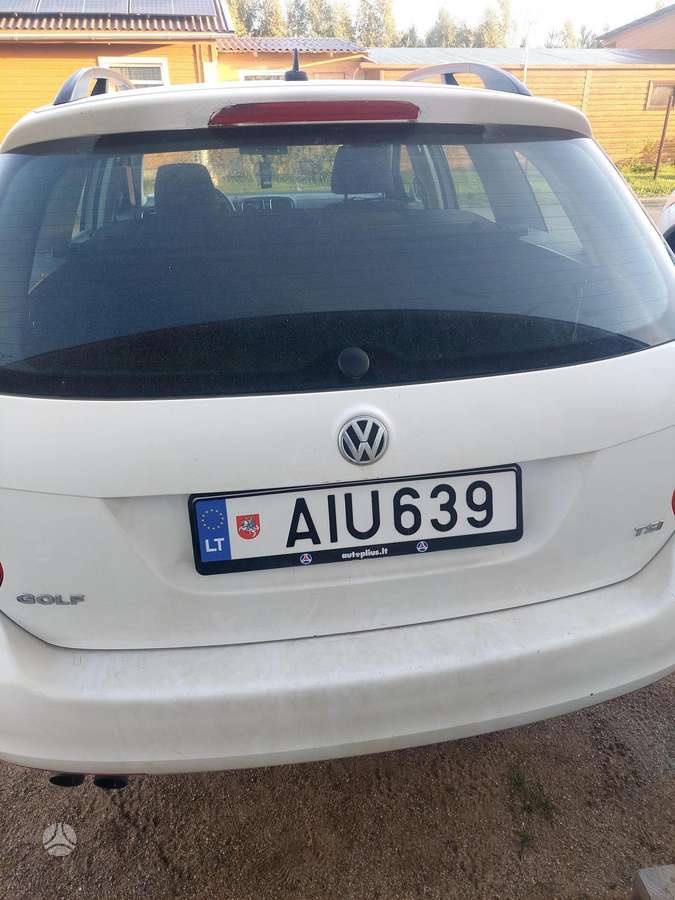Volkswagen Golf 2010 — interior