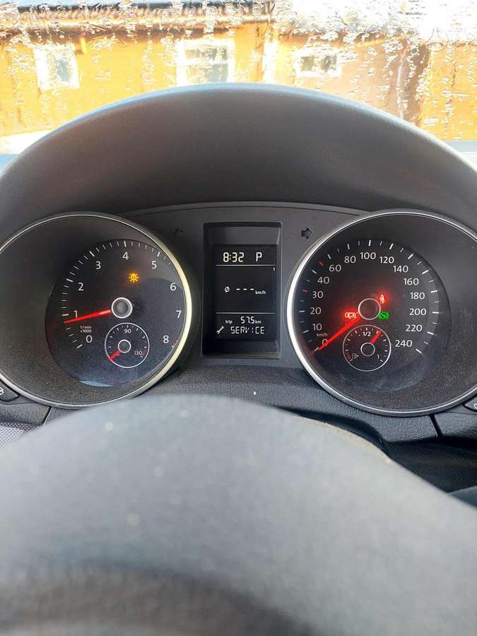 Volkswagen Golf 2010 — engine 1390 cm³, 122 HP (90kW)