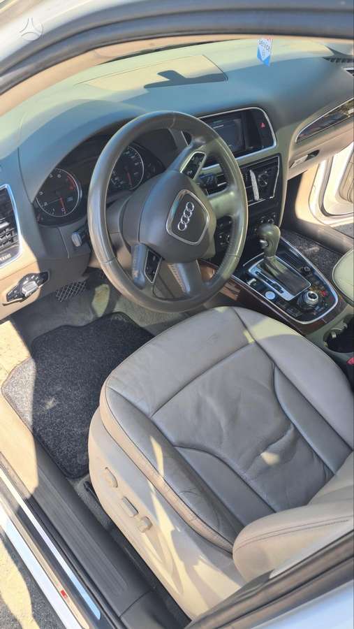 Audi Q5 2012 — engine 3200 cm³, 271 HP (199kW)