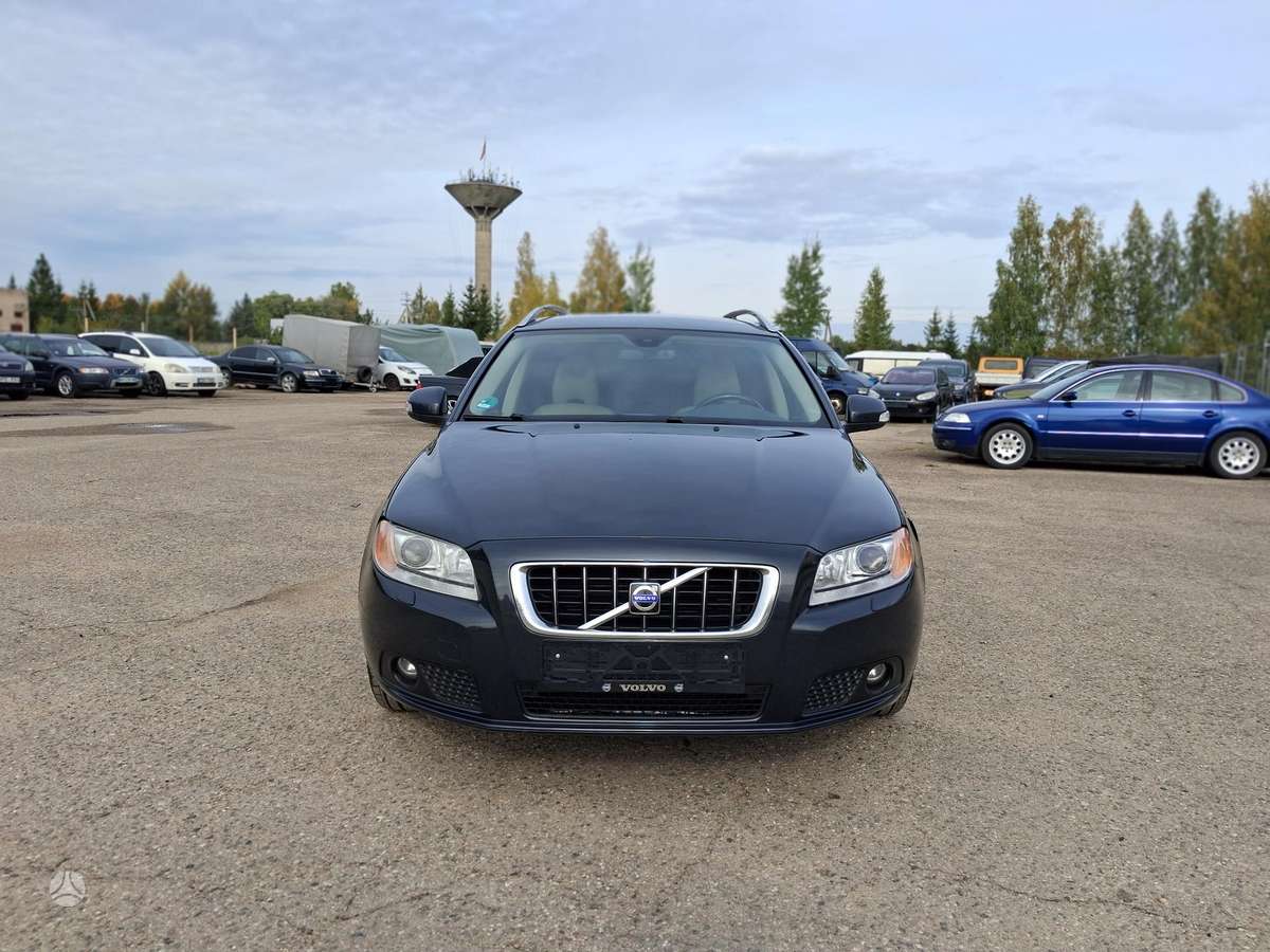 Volvo V70 2008 — салон