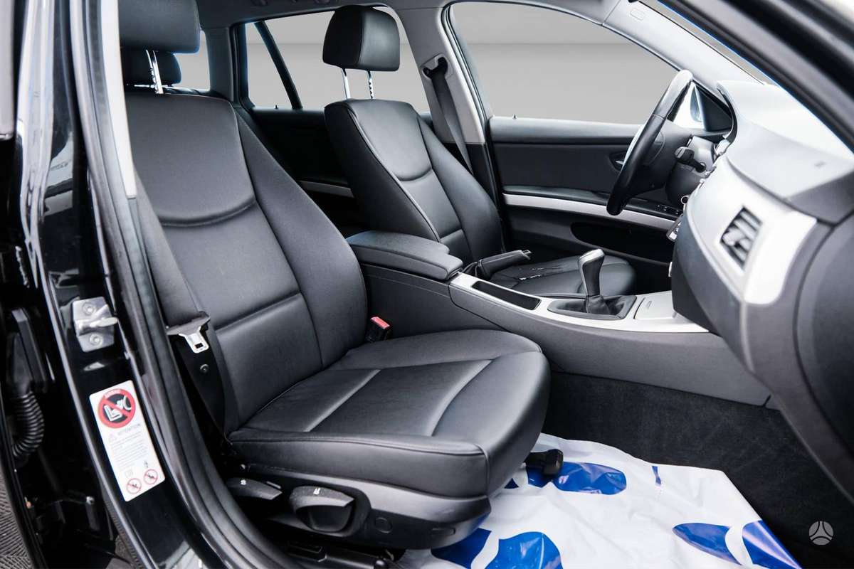 BMW 320 2010 — photo 10