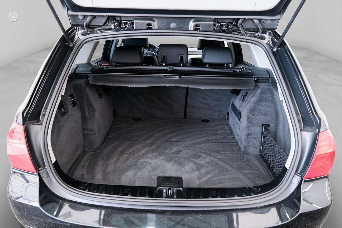 BMW 320 2010 — photo 12
