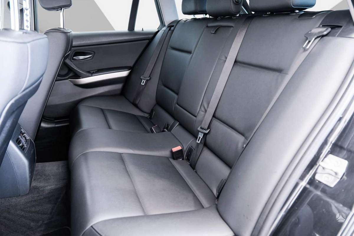 BMW 320 2010 — photo 8
