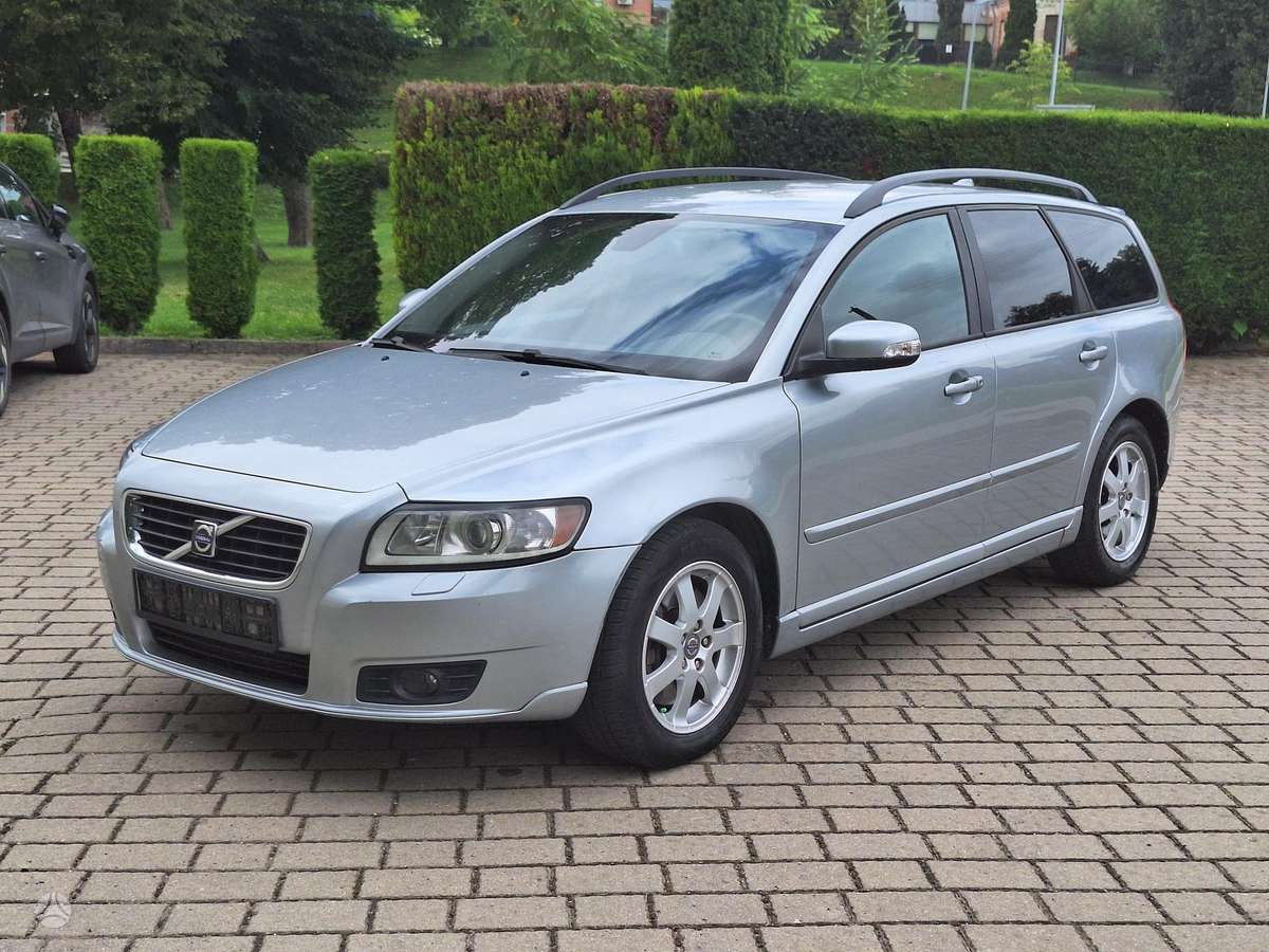 Volvo V50 2008 — interior