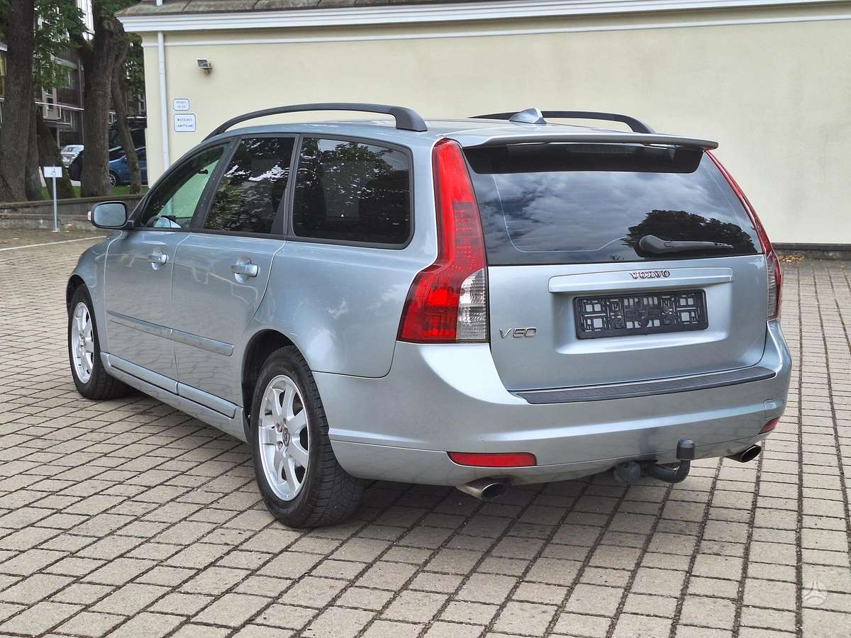 Volvo V50 2008 — engine 2400 cm³, 179 HP (132kW)