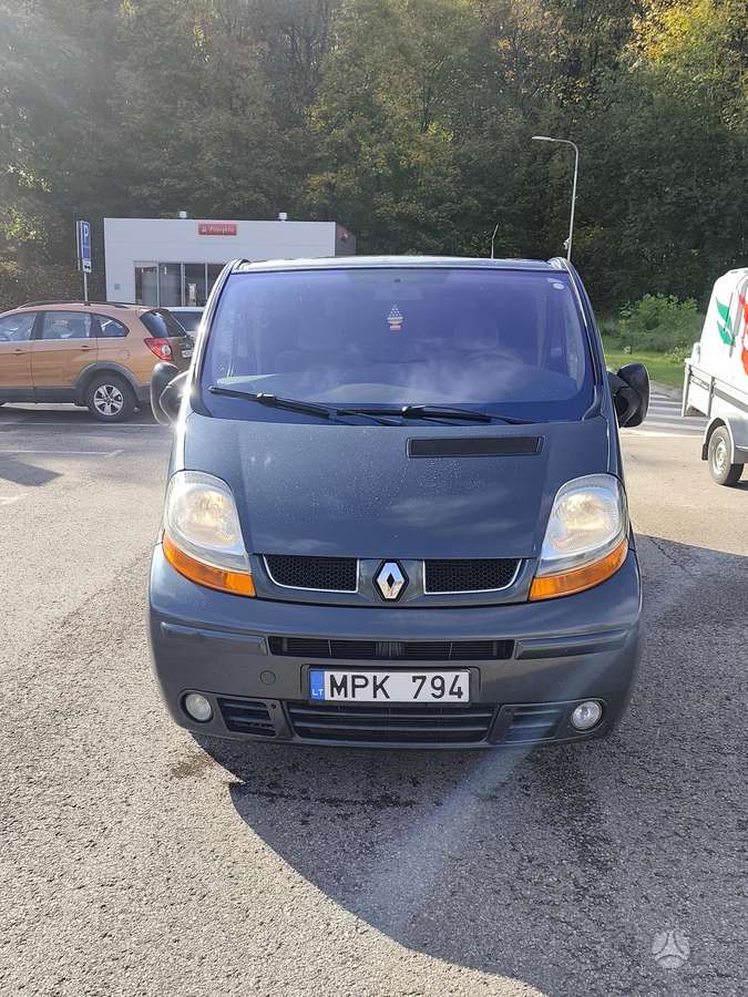 Renault Trafic 2004 — салон