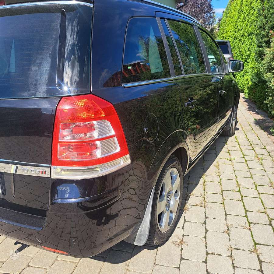 Opel Zafira 2006 — салон