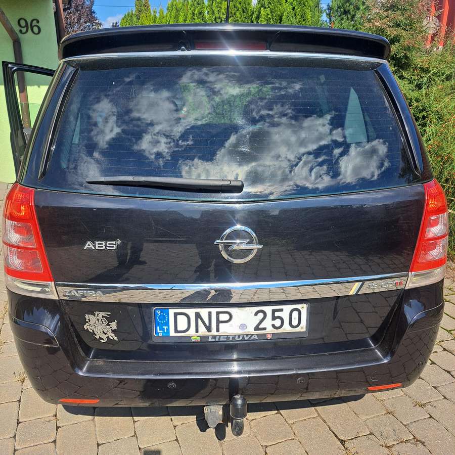 Opel Zafira 2006 — двигун 1910 cm³, 120 HP (88kW)