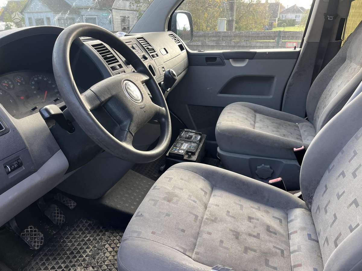 Volkswagen Caravelle 2006 — двигун 2500 cm³, 131 HP (96kW)