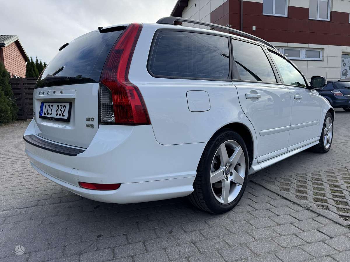 Volvo V50 2011 — photo 10